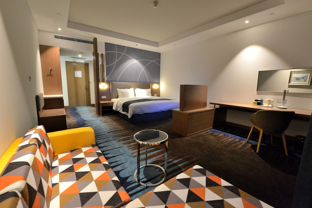 Standard Room, 1 King Bed (Extra Floor Space) photo 3