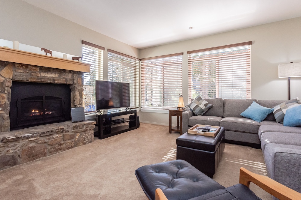 Condo, 2 Bedrooms