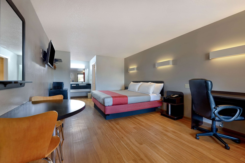 Standard Room, Multiple Beds, Smoking, Refrigerator & Microwave