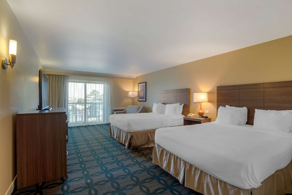 Standard Room, 2 Queen Beds, Non Smoking, Balcony (Shower Only) photo 1