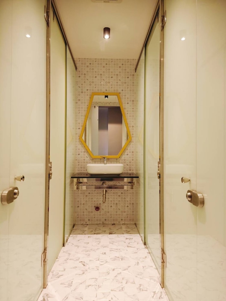 Standard Single room Shared bathroom (Separate Men's and Women's / Floor) photo 2
