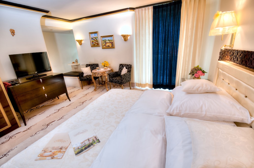 Deluxe Double Room Single Use, Balcony, Mountain View photo 1
