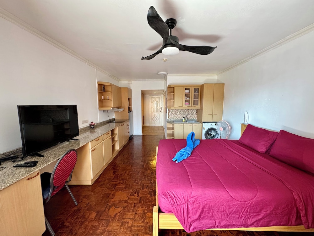 Studio, Balcony, Partial Sea View