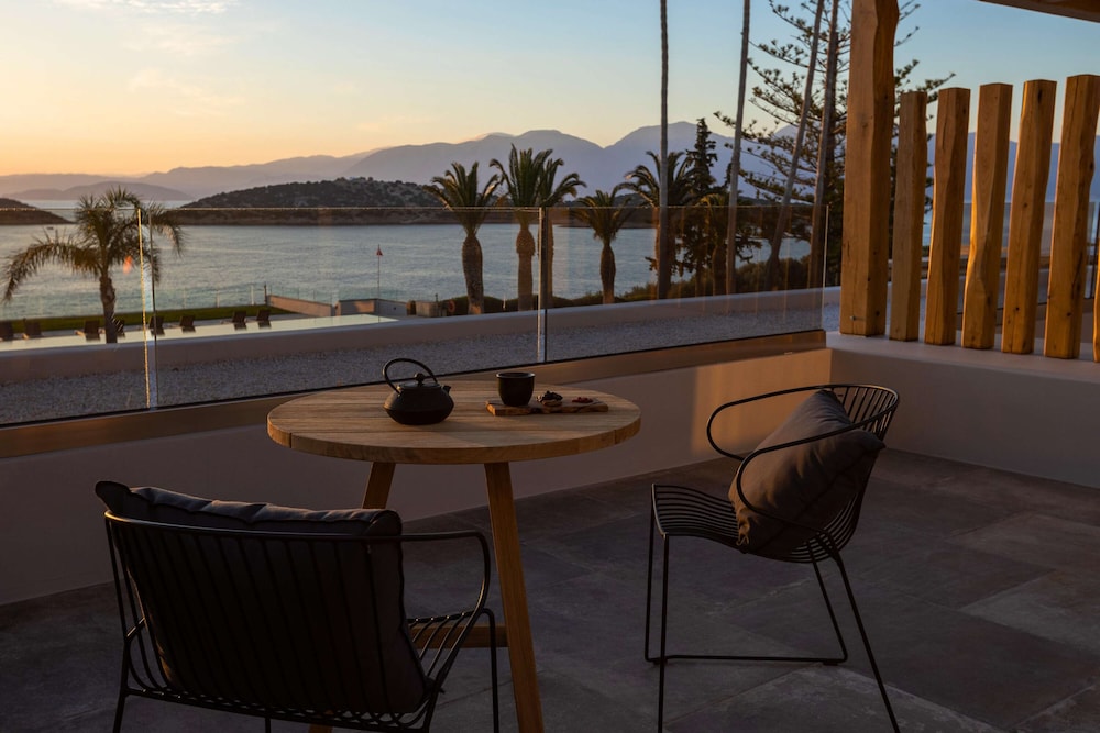 Sunrise Sea View Room thumbnail 6