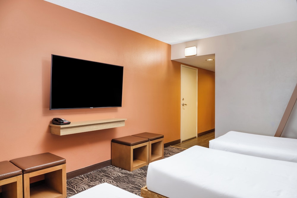 Standard Room, 5 bunk beds photo 3
