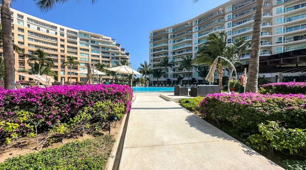 Luxury Apartment, 4 Bedrooms, Ocean View photo 3