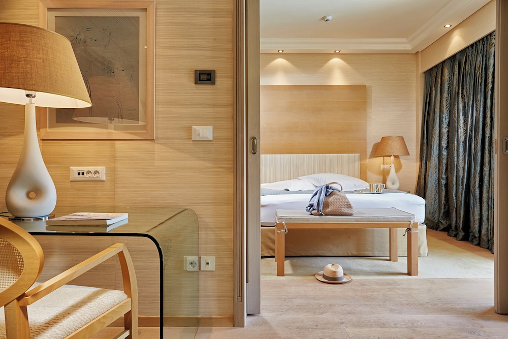 Executive Suite Park - Photo 1