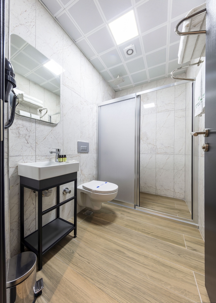 Deluxe Double or Twin Room - Photo 3