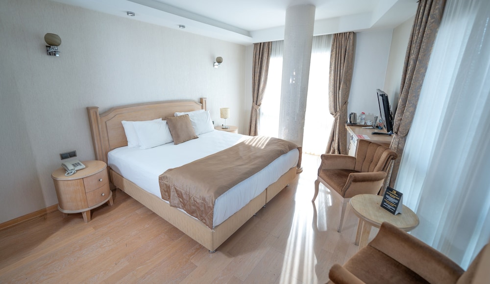 Superior Double Room, City View