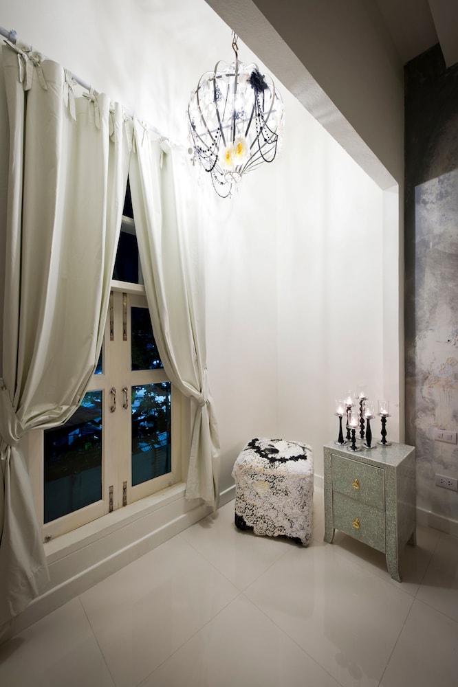 Standard Room No Window - Photo 12