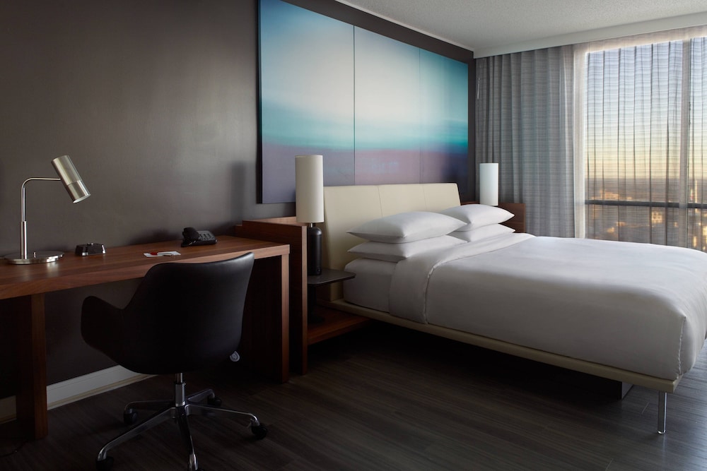 Junior Suite, 1 King Bed photo 2