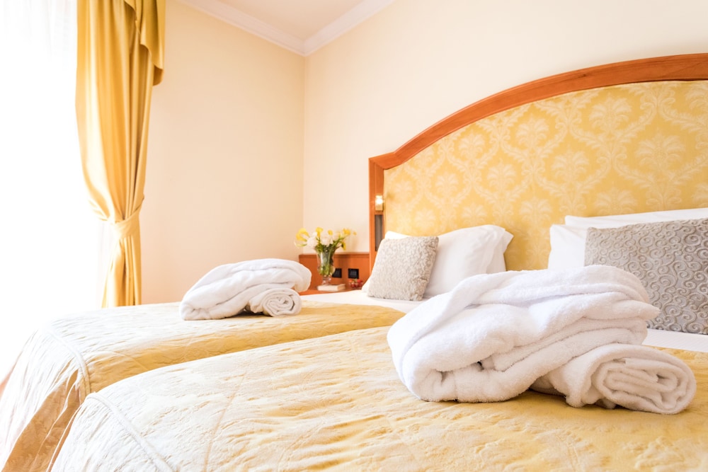 Junior Triple Room, Terrace - Photo 3