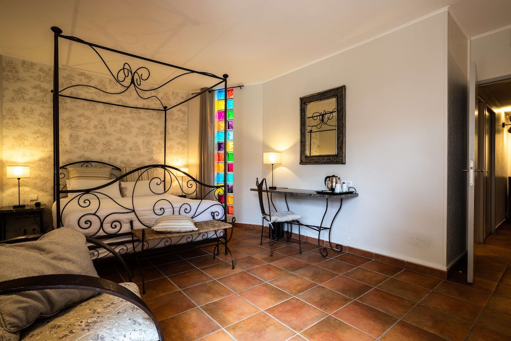 Junior Suite, Multiple Beds, Non Smoking, Pool View - Photo 1
