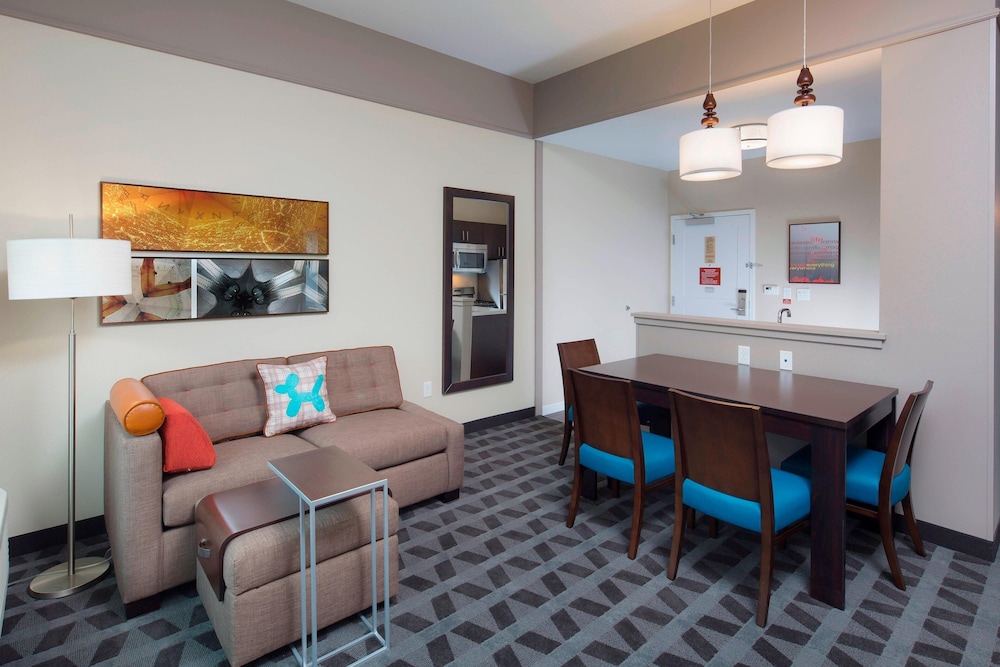 Suite, 1 Bedroom (Mobility/Hearing Accessible, Tub)