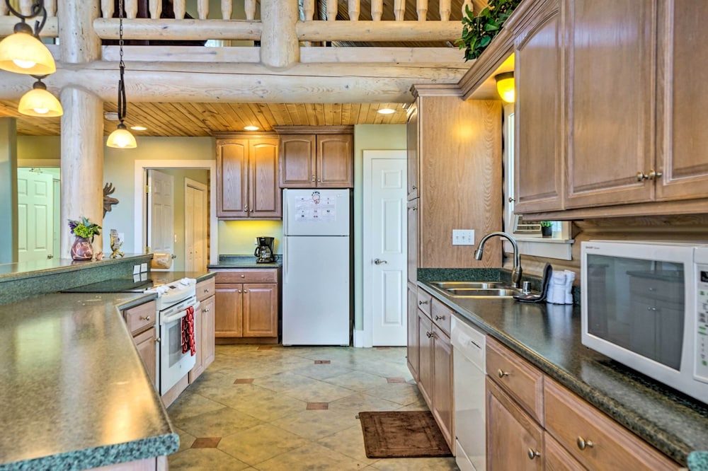House (4 Bedrooms) photo 2