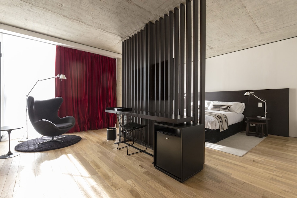 Room, 1 Queen Bed, Balcony, Corner