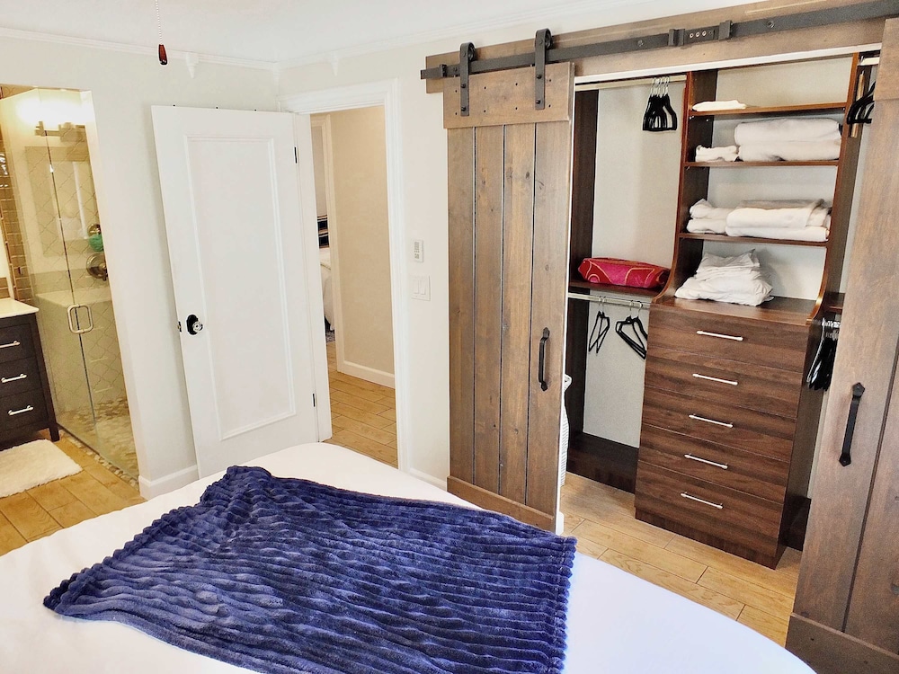 House, Multiple Beds, Patio, Garden View (Belmont Shore Beach House) photo 1