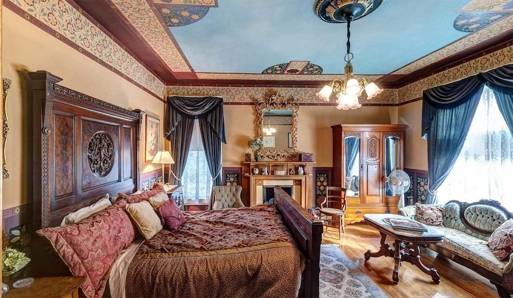 Deluxe Room, 1 Queen Bed