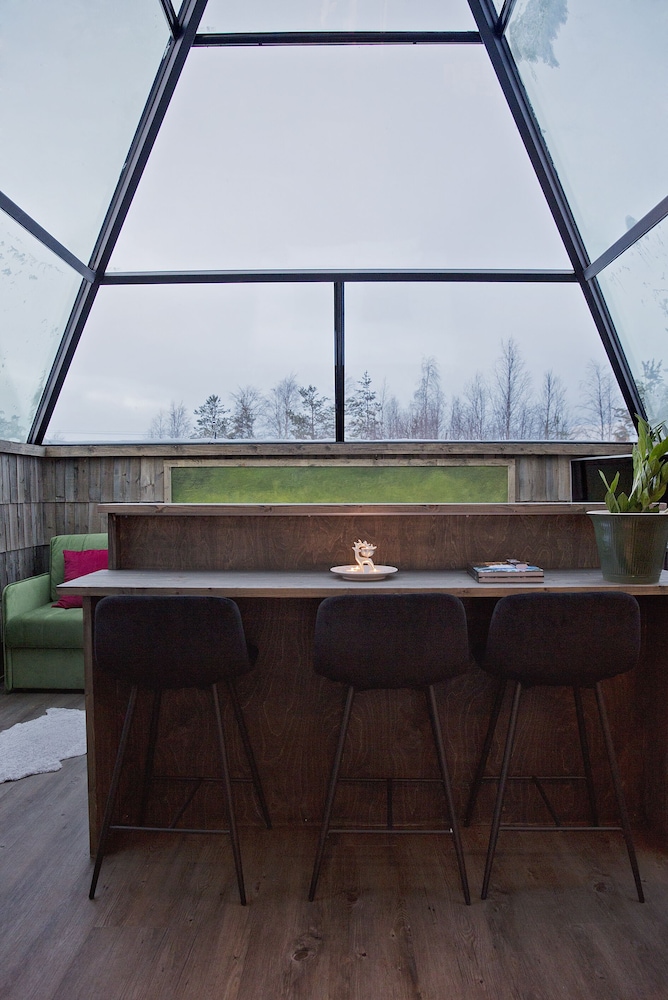 Glass Pyramid Igloo photo 2