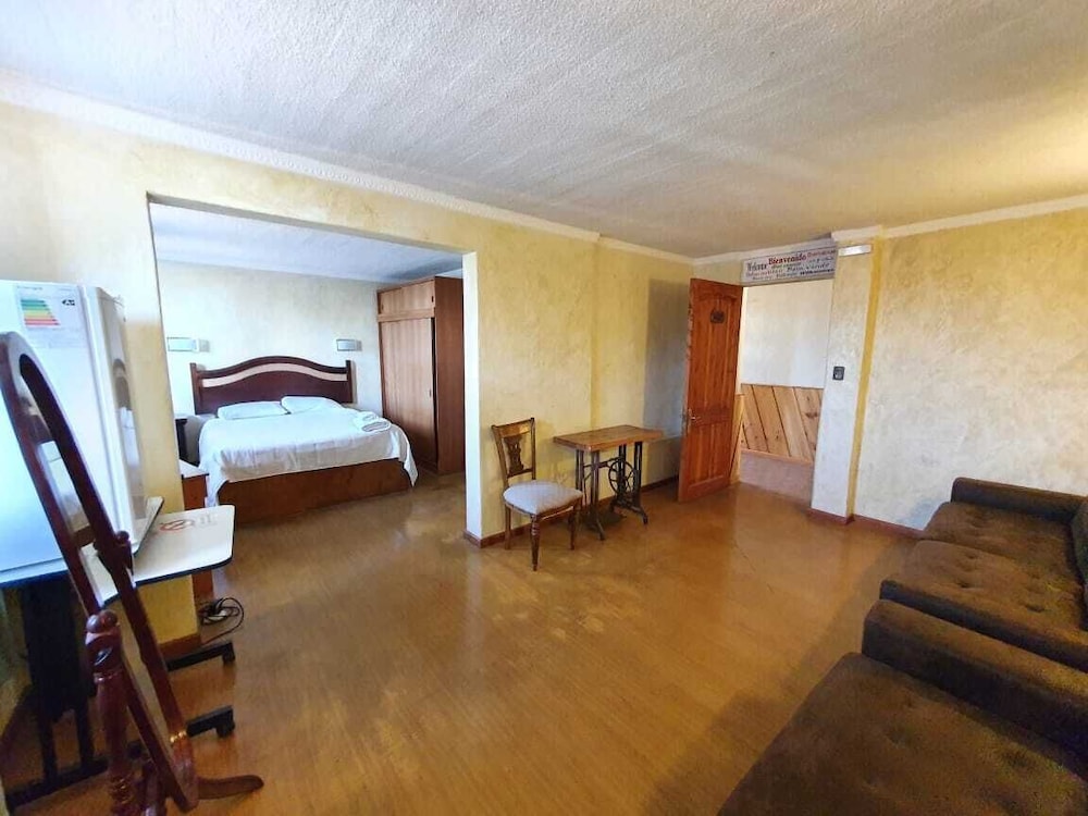 Traditional Studio Suite photo 3