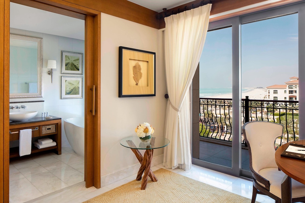St Regis, Superior Room, 1 King Bed, Partial Sea View, photo 6
