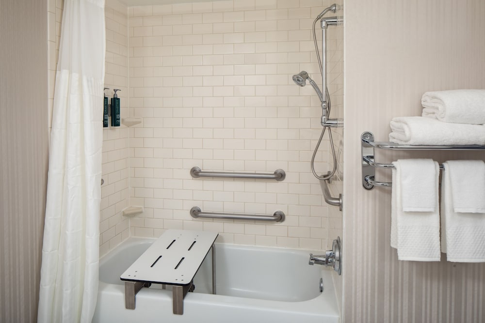 Room, 2 Double Beds, Accessible, Bathtub photo 2