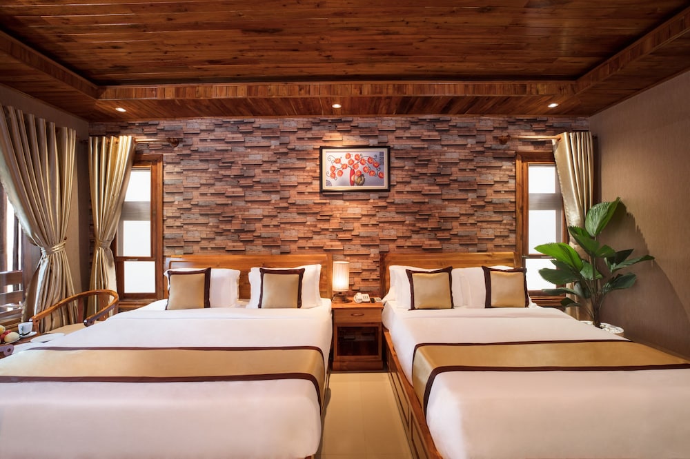 Superior Room, Multiple Beds, Pool View photo 1