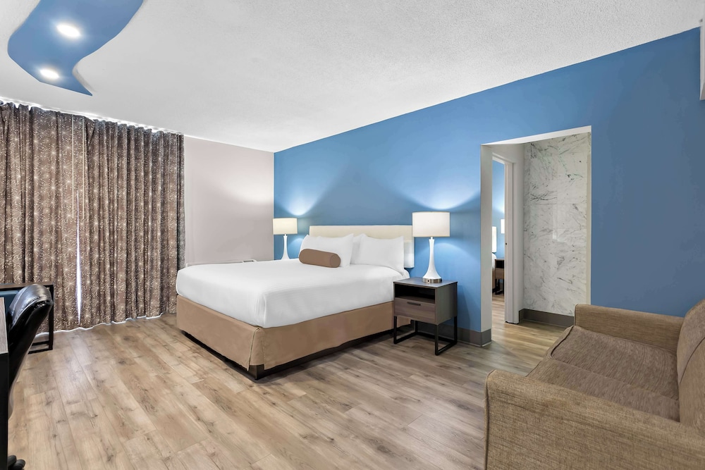 Suite, Multiple Beds, Non Smoking, Refrigerator & Microwave - Photo 4