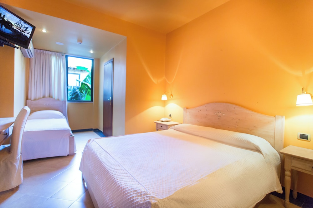 Economy Room, Multiple Beds, Air conditioning, Garden View