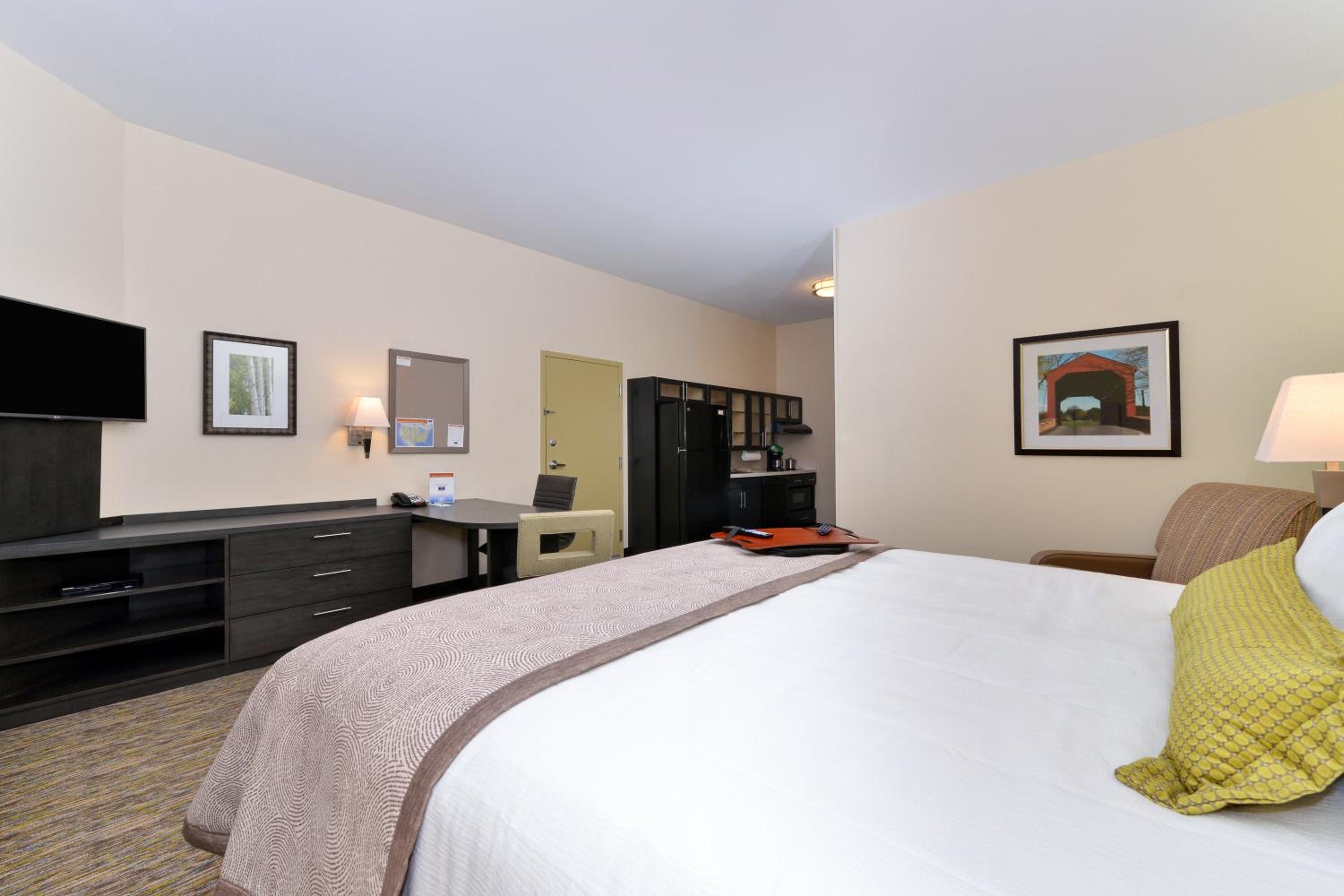 Queen Room - Hearing Accessible - Non-Smoking photo 1
