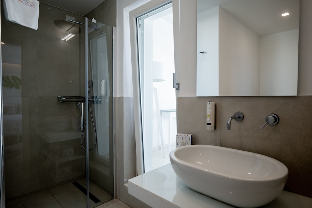 The 35 Exclusive Room - Photo 12