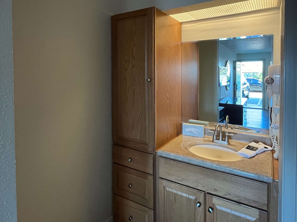 Deluxe Room, 2 Double Beds, Non Smoking, Refrigerator & Microwave - Photo 6