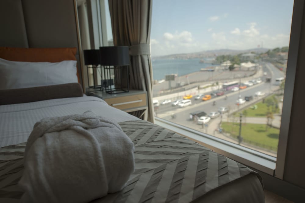 Deluxe Double or Twin Room, 1 Bedroom, Partial Sea View photo 3