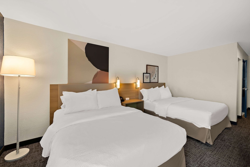 Room, 2 Queen Beds, Accessible, Bathtub (Mobility & Hearing) - Photo 1