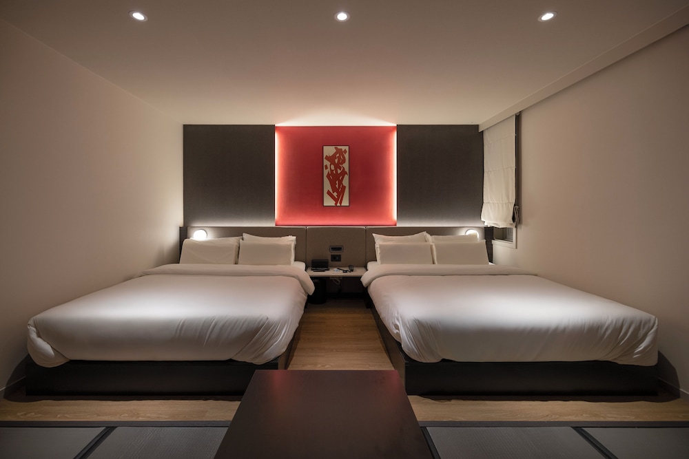 KOUM Signature Suite C