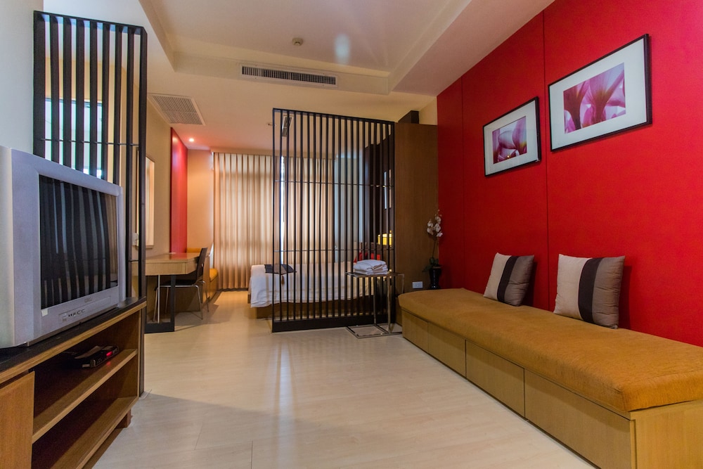 Deluxe Studio, 1 King Bed, Kitchen photo 1