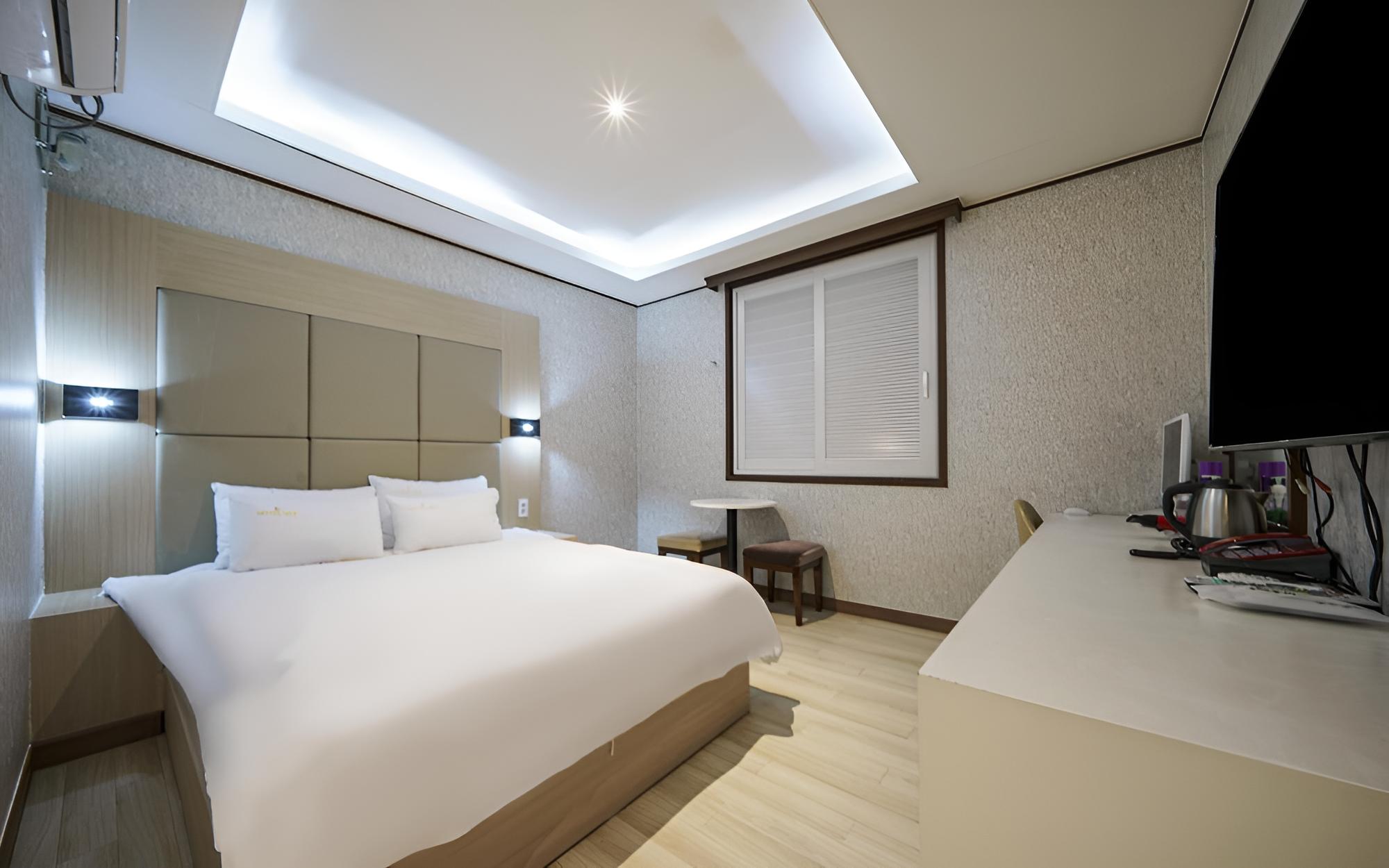Room (Business Standard (Double Bed Hotel B) - Photo 16