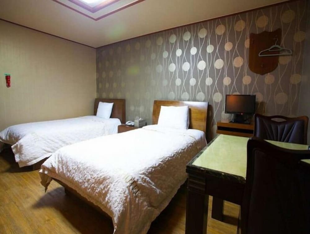Deluxe Twin Room photo 3