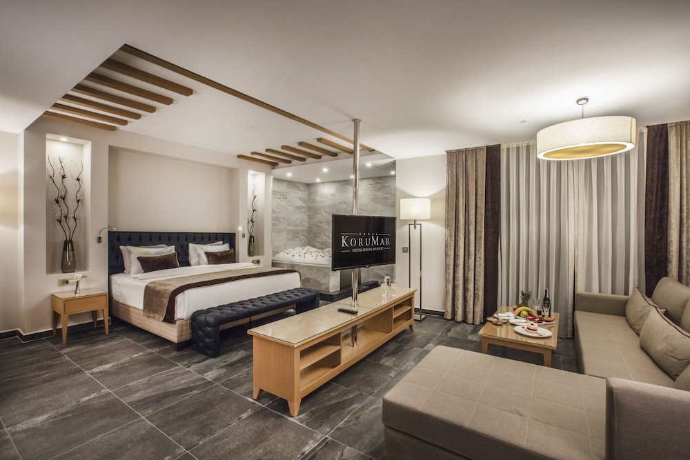 Honeymoon Suite, Jetted Tub