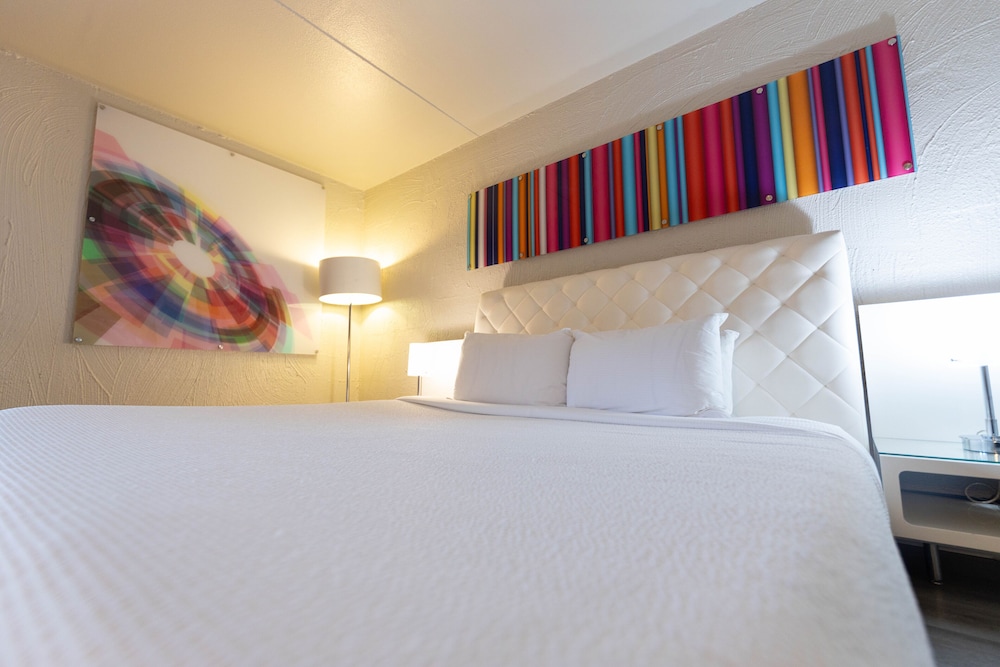 Deluxe King Room - Photo 2