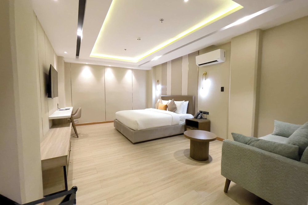 Premier King Suite