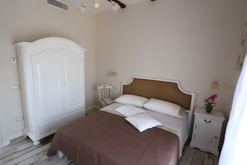Standard Townhome, Terrace