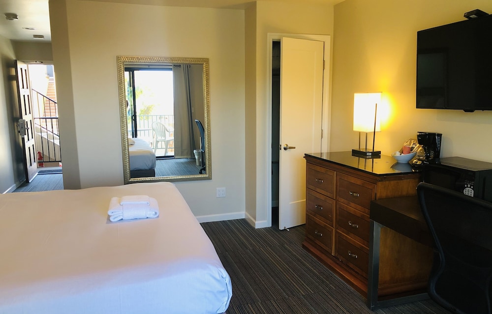 Single Room, Balcony, Partial Ocean View