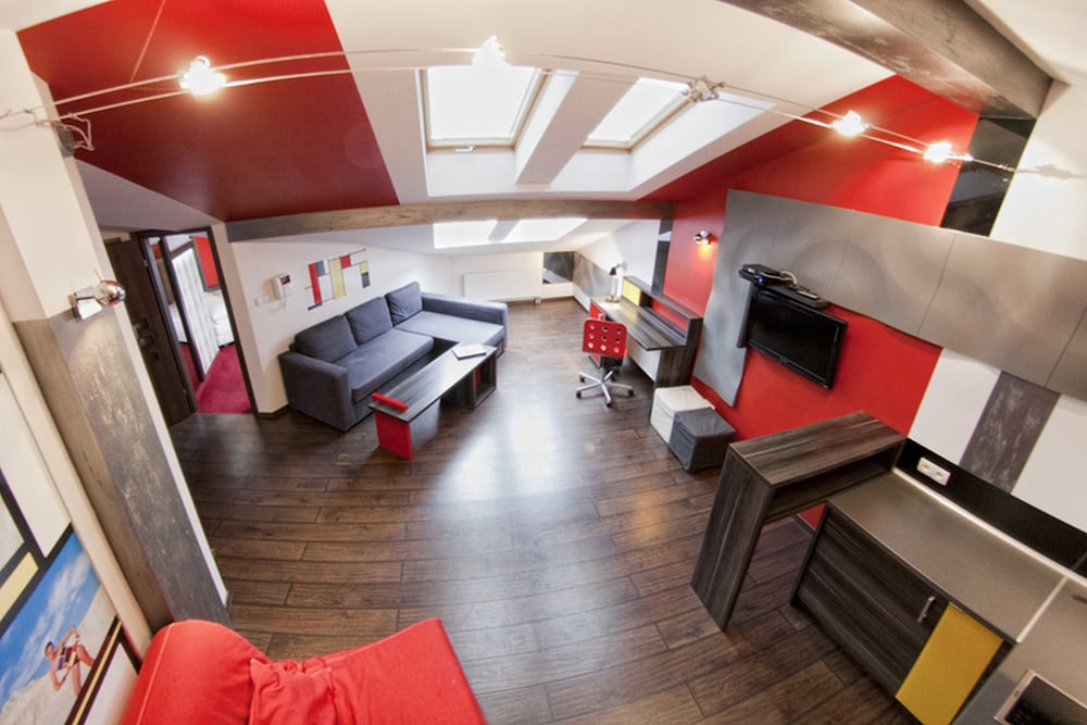 Apartment with 2 bedrooms in the attic for 6 people (Biskupia Street)