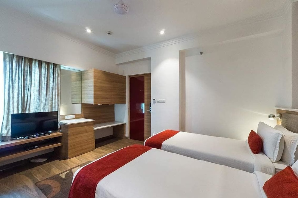 Deluxe Room, 1 Large Twin Bed, Accessible, Smoking