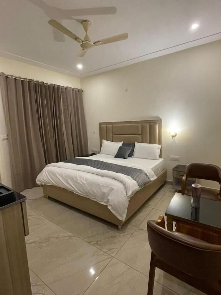 Deluxe Room, Balcony, Mountain View photo 2