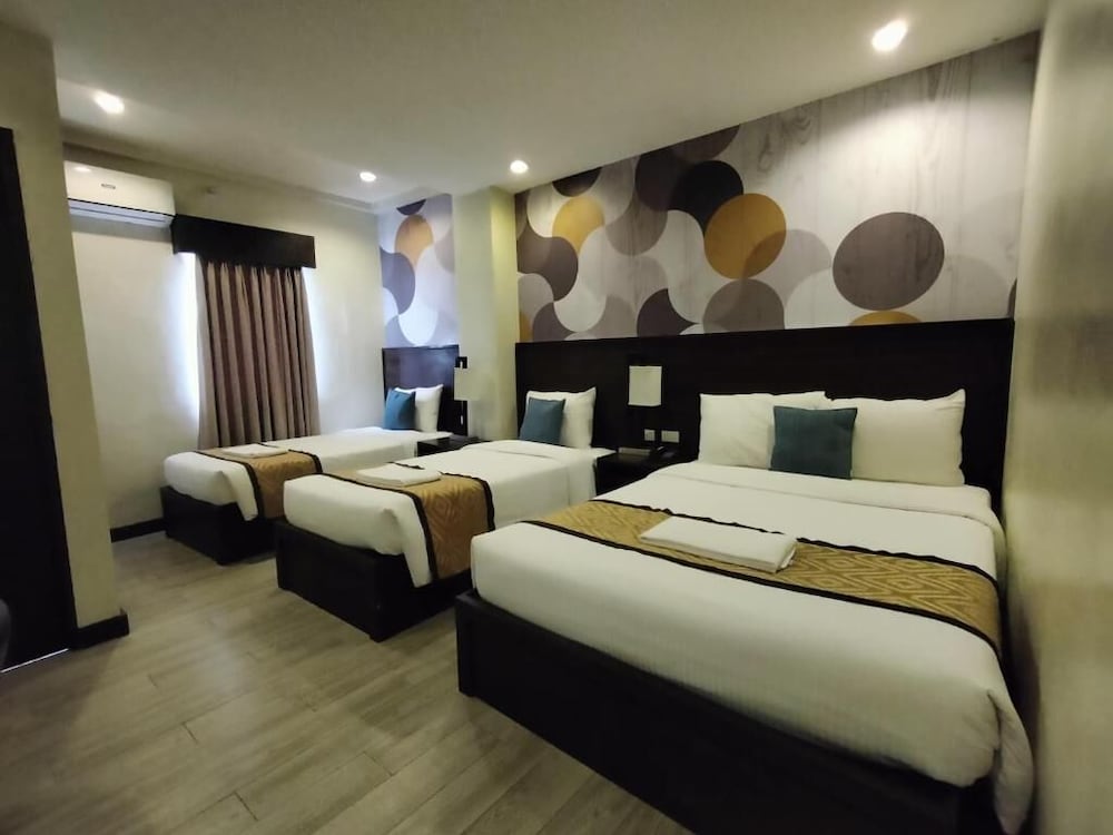 Deluxe Triple Room, 1 Bedroom, Balcony photo 2