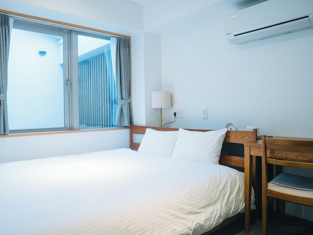 Basic Double Room, Shared Bathroom photo 2
