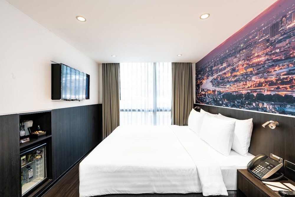 Deluxe Room, Pool View photo 3