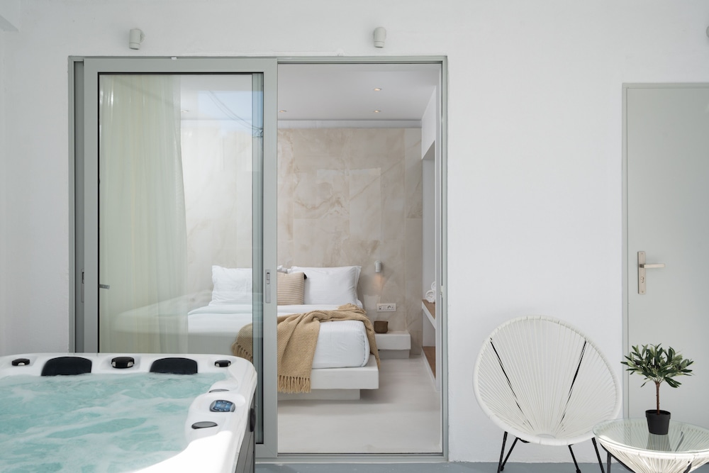 Cave Suite with Private Hot Tub & Private Steam Room (E1), photo 6